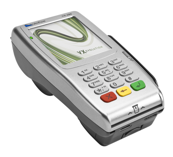 Вид спереди на платежный терминал VeriFone Vx680